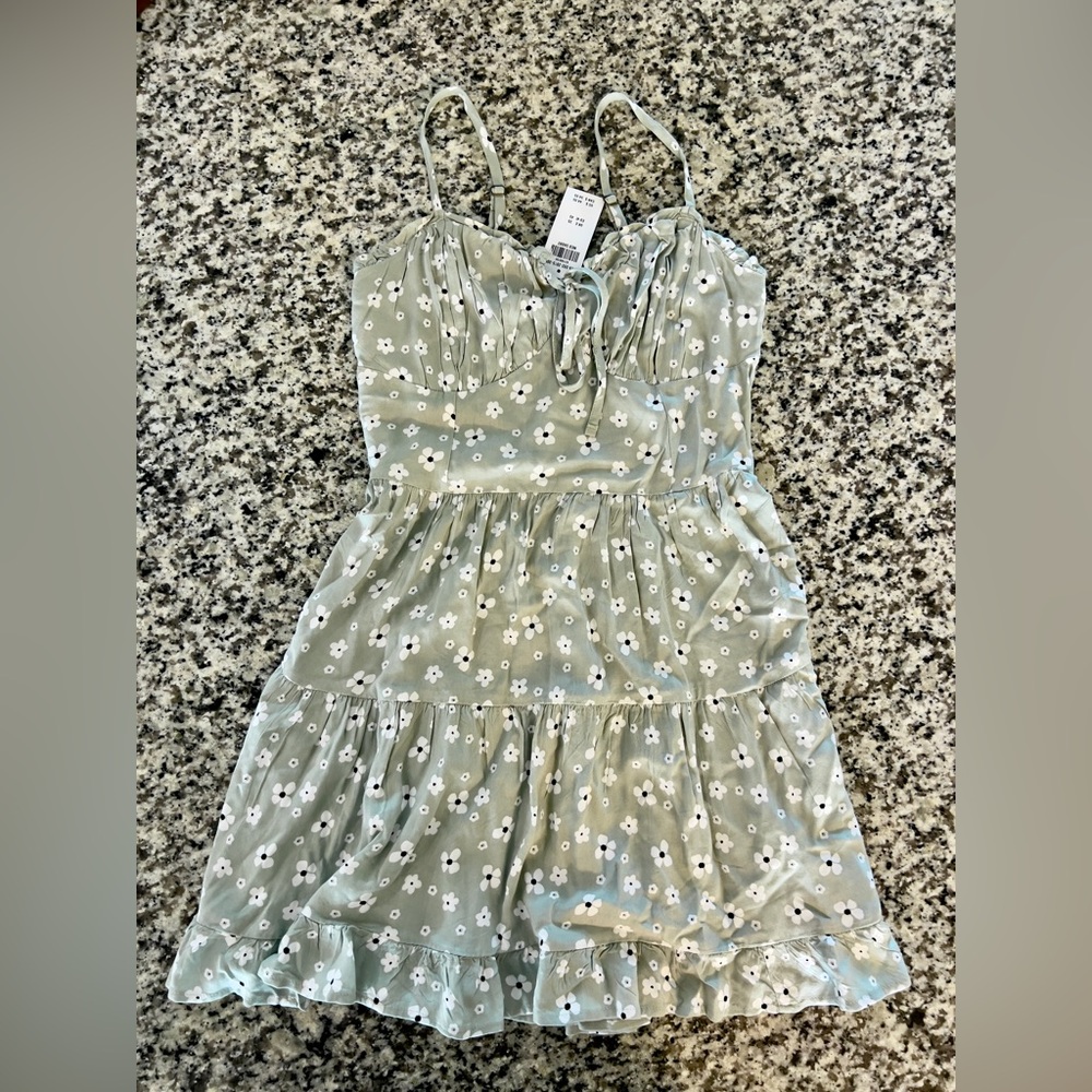 NWT! Hollister Green Floral Mini Dress Size Medium Short